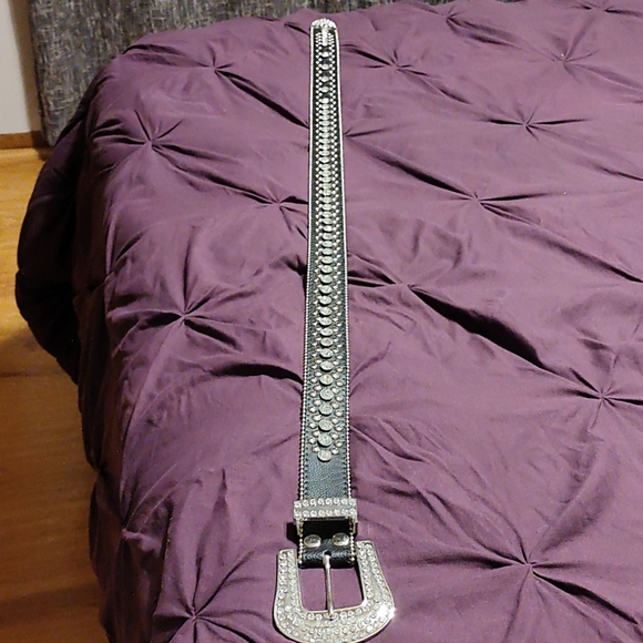 Studded belt - Picture 3 of 4